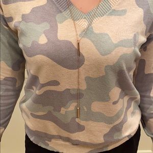 Kendra Scott necklace